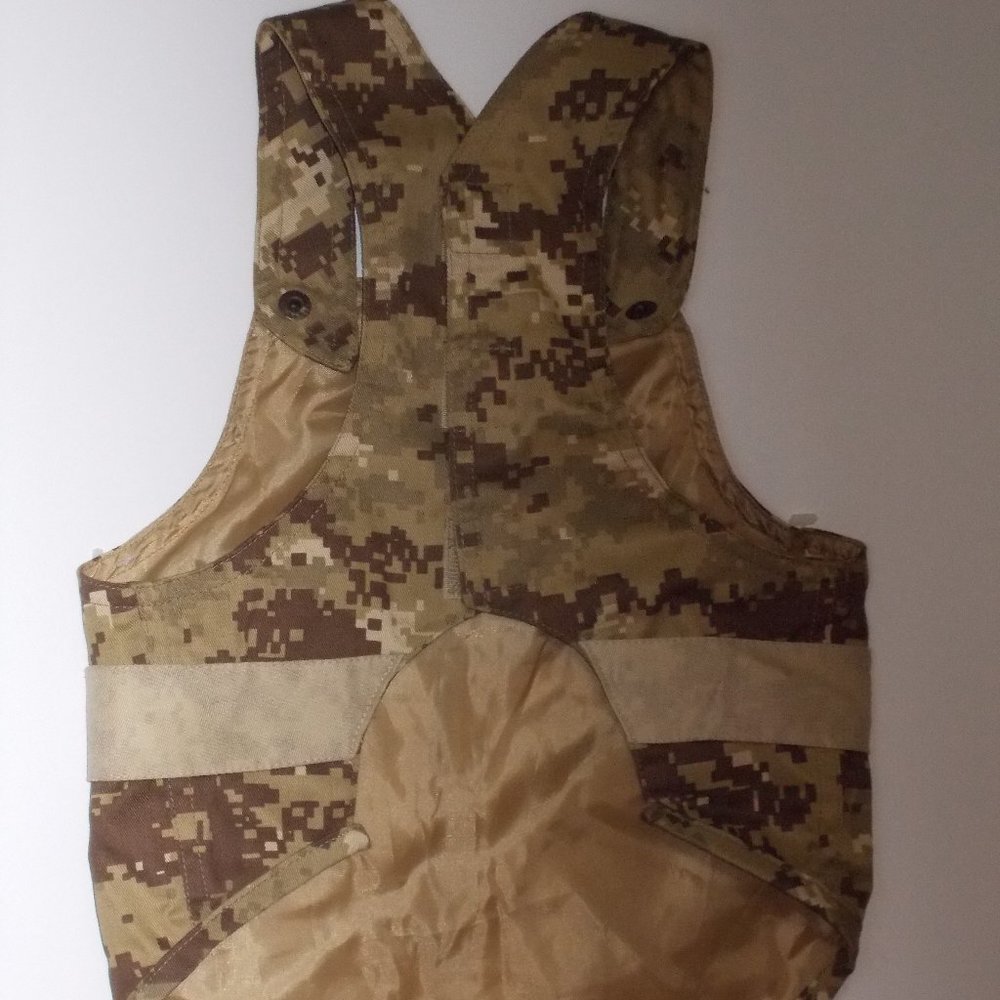 NWOT, dog vest 4 pockets lined size medium